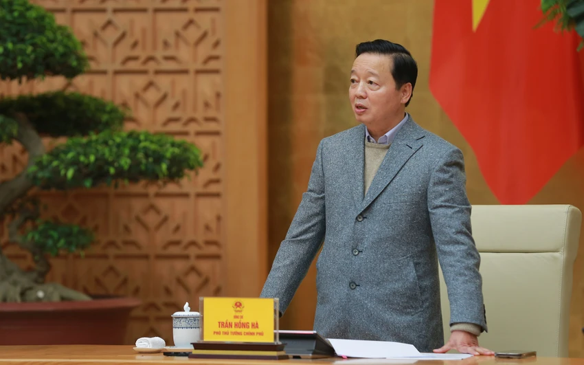 Để bảo đảm an ninh hàng không, Phó Thủ tướng yêu cầu Bộ GTVT, Bộ TT&TT, các doanh nghiệp rà soát, đánh giá mức độ bảo đảm an ninh của hệ thống thông tin, dữ liệu. Ảnh: VGP/Nhật Bắc Để bảo đảm an ninh hàng không, Phó Thủ tướng yêu cầu Bộ GTVT, Bộ TT&TT, các doanh nghiệp rà soát, đánh giá mức độ bảo đảm an ninh của hệ thống thông tin, dữ liệu.