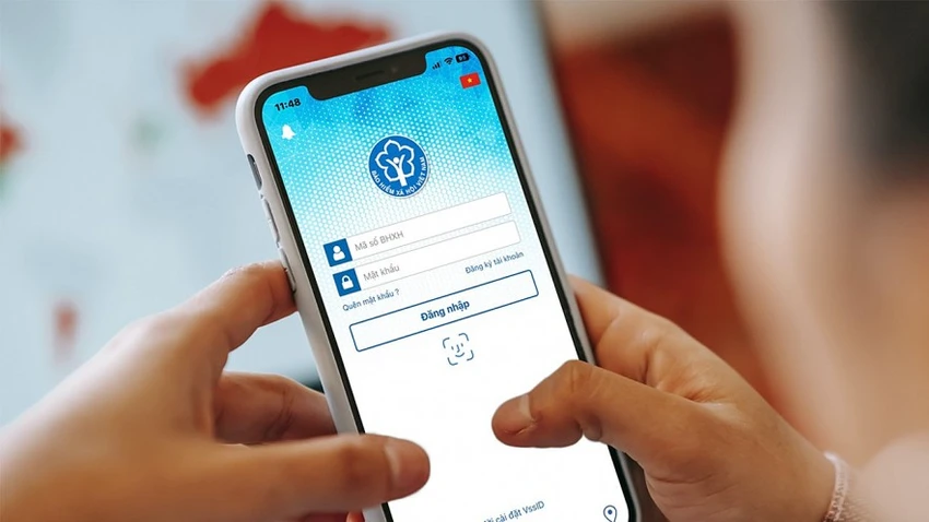 Sổ bảo hiểm xã hội điện tử sẽ được cấp chậm nhất vào ngày 1-1-2026 và có giá trị pháp lý như sổ bảo hiểm xã hội bản giấy. Ảnh minh họa: Minh Trúc Sổ bảo hiểm xã hội điện tử sẽ được cấp chậm nhất vào ngày 1-1-2026 và có giá trị pháp lý như sổ bảo hiểm xã hội bản giấy. Ảnh minh họa: Minh Trúc