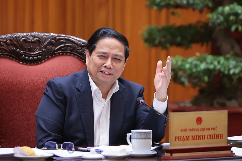 Thủ tướng nhấn mạnh, nhiệm vụ trọng tâm từ nay đến cuối năm là tập trung nguồn lực thông toàn tuyến cao tốc từ Cao Bằng tới Cà Mau, bao gồm cả việc xây dựng các trạm dừng nghỉ. Ảnh: VGP Thủ tướng nhấn mạnh, nhiệm vụ trọng tâm từ nay đến cuối năm là tập trung nguồn lực thông toàn tuyến cao tốc từ Cao Bằng tới Cà Mau, bao gồm cả việc xây dựng các trạm dừng nghỉ. Ảnh: VGP