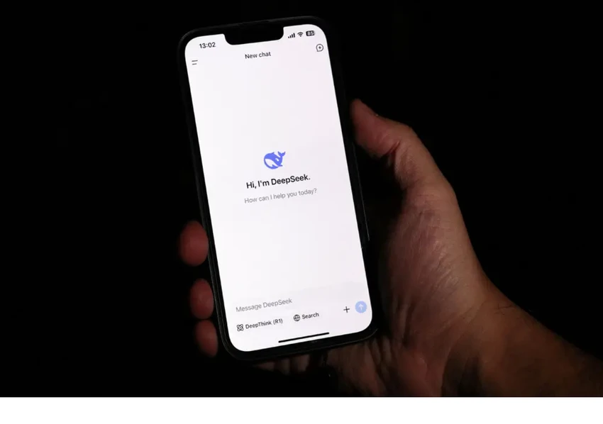 Ứng dụng DeepSeek vừa mới ra mắt đã làm mưa làm gió trên thị trường. Ảnh: THE NEW YORK TIMES Công ty OpenAI tố DeepSeek 'xào' dữ liệu trái phép