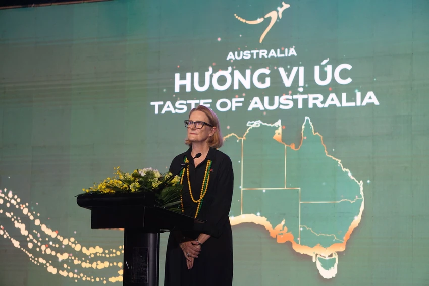 Tổng lãnh sự Úc Sarah Hooper phát biểu khai mạc lễ hội Hương Vị Úc 2024. Ảnh: DƯƠNG KHANG Hương Vị Úc
