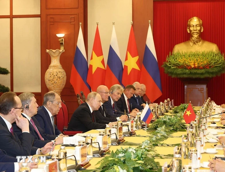 Tổng Bí thư Nguyễn Phú Trọng hội đàm với Tổng thống Nga Vladimir Putin ngày 20-6 tại Hà Nội. Ảnh: TTXVN Tổng Bí thư Nguyễn Phú Trọng hội đàm với Tổng thống Putin 2.jpg