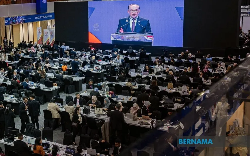 Thủ tướng Malaysia - ông Anwar Ibrahim phát biểu tại lễ khai mạc Hội nghị Cấp cao ASEAN lần thứ 47 và các hội nghị liên quan tại Kuala Lumpur ngày 26-10. Ảnh: BERNAMA hội nghị cấp cao asean.jpg
