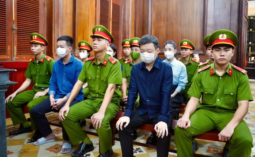 Các bị cáo tại phiên tòa. Ảnh: THUẬN VĂN IMG_2421.jpeg