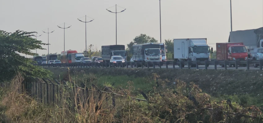 Cao tốc TP.HCM - Trung Lương ùn ứ gần 5km sau vụ va chạm liên hoàn. Ảnh: HD Va chạm liên hoàn.jpg