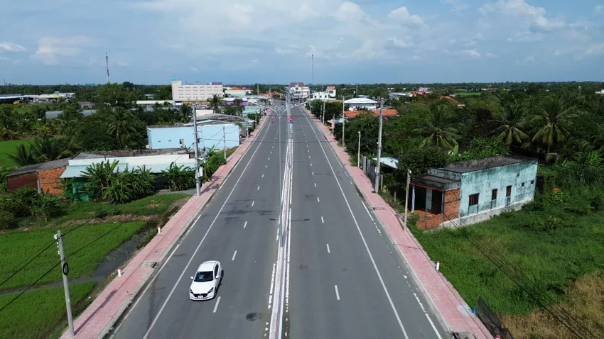 Vành đai TP Tân An hiện có 4 làn xe với chiều dài 22km. Ảnh: HD Vành đai TP Tân An (4).JPG