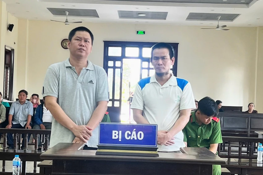 Hai bị cáo Phúc và Thọ phải hầu toà vì mâu thuẫn chuyện cột trâu ăn. Ảnh: CTV chuyện cột trâu ăn.jpg