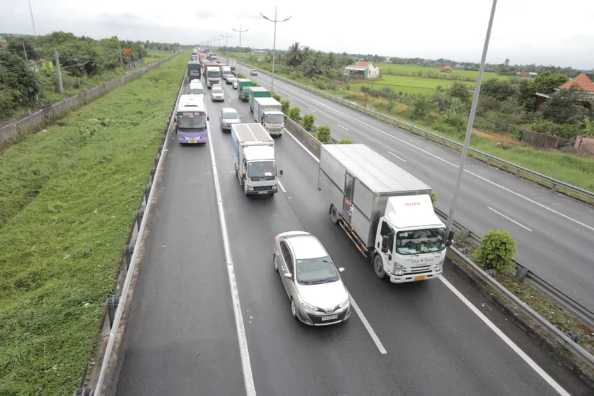 Cao tốc TP.HCM - Trung Lương - Mỹ Thuận dài hơn 91km, hiện chỉ một trạm dừng nghỉ. Ảnh:HD IMG_8138.JPG