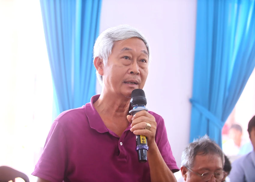Ông Nguyễn Hữu Lý (cử tri phường Tân Khánh) nêu ý kiến trước đại biểu Quốc hội. Ảnh:HD tinh gọn bộ máy 2.JPG