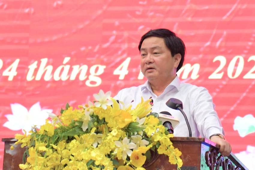 Ông Nguyễn Văn Quyết, Bí thư Tỉnh ủy Long An phát biểu tại hội nghị. Ảnh: HD 1000066726.jpg
