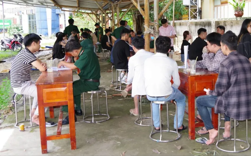 38 công dân Việt Nam do Đại sứ quán Việt Nam tại Campuchia trao trả qua địa bàn tỉnh Tây Ninh. Ảnh: BP 38 công dân Việt Nam.jpg
