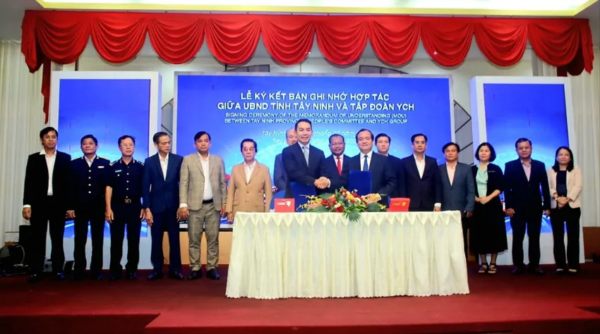 UBND tỉnh Tây Ninh và Tập đoàn YCH (Singapore) ký kết bản ghi nhớ. Ảnh: HD logistics hiện đại.jpg