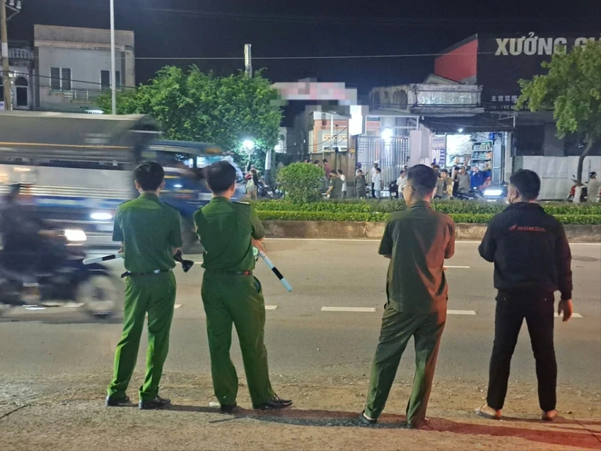 vết cắt ở cổ.jpg