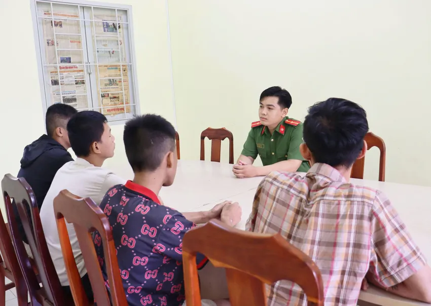 Nhóm cướp nhí bị công an bắt giữ. Ảnh: TP nhóm cướp nhí.jpeg