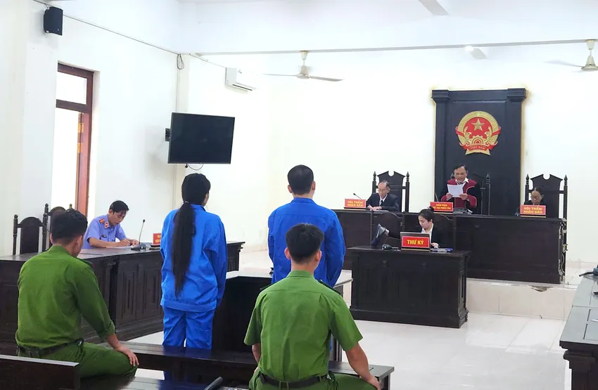 Phiên tòa xét xử bị cáo Nhung và An. Ảnh: TT bé trai 3 tuổi.jpg