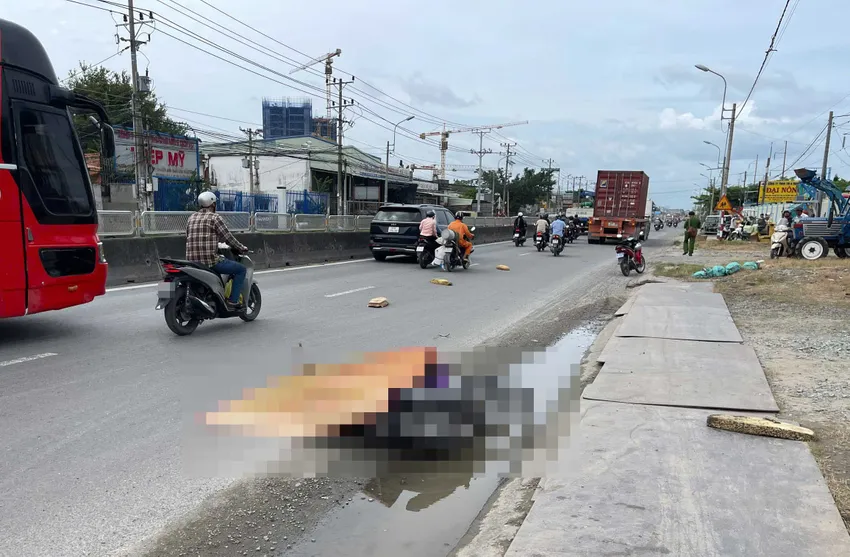 Hiện trường vụ tai nạn khiến cô gái 25 tuổi tử vong. Ảnh: VH cô gái 25 tuổi 1.jpg