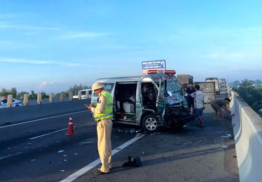 tài xế xe cứu thương 1.jpg