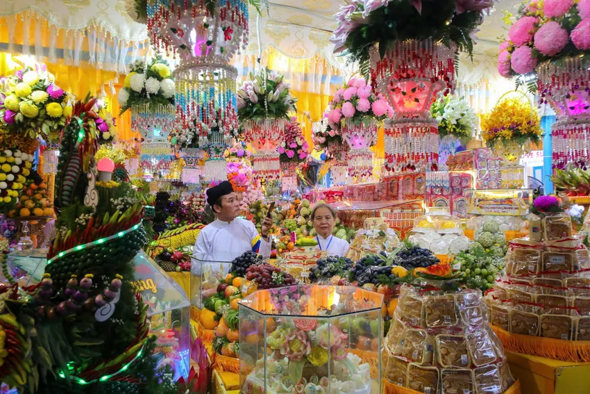 117 gian quả phẩm hiến lễ được tạo hình công phu tại Đại lễ. Ảnh: GP 1000080155.jpg
