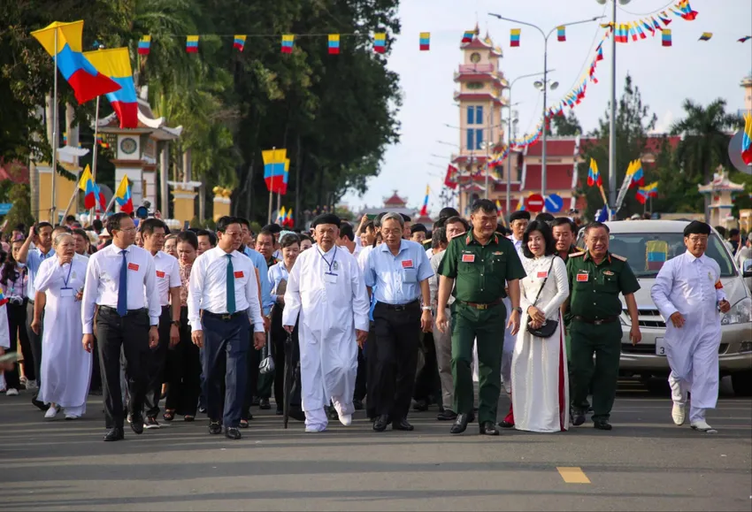 Các đại biểu đến tham dự Đại lễ Hội yến Diêu Trì Cung. Ảnh: GP Đại lễ Hội yến Diêu Trì Cung.jpg
