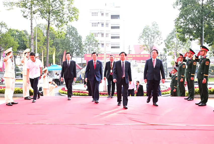 Lãnh đạo Trung ương, nguyên lãnh đạo Trung ương, lãnh đạo TP HCM và lãnh đạo tỉnh Tây Ninh đến dự đại hội. ông Nguyễn Văn Quyết.jpg