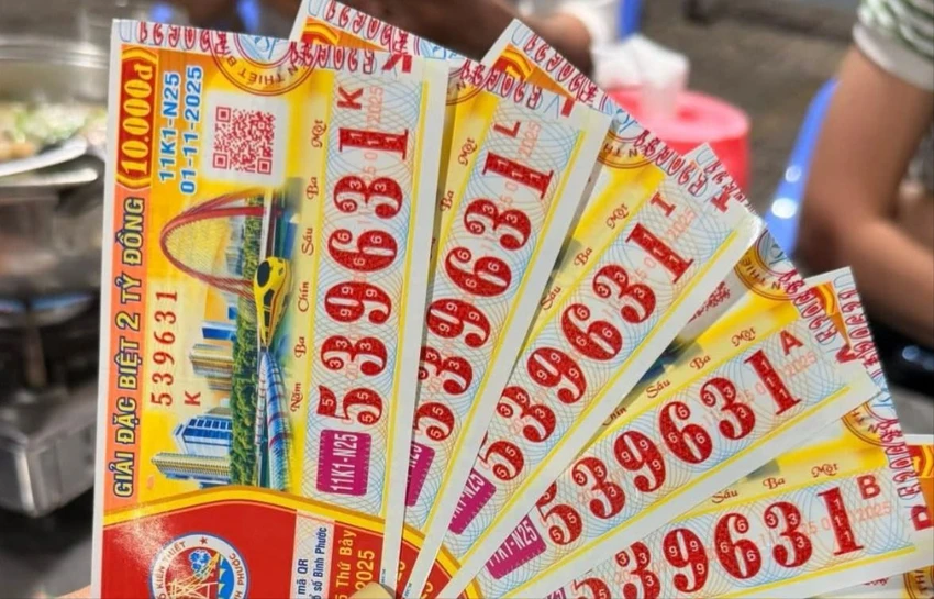 Vé số Bình Phước ngày 1-11 trúng đặc biệt được đổi tại phường Thanh Điền, tỉnh Tây Ninh. Ảnh: MXH trúng số đặc biệt .jpg