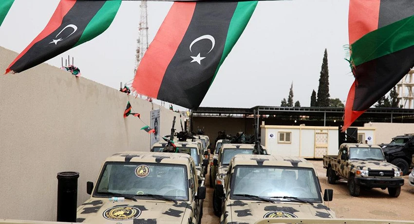 Xe quân sự của lính Tướng Haftar bị tịch thu và tập trung ở Zawiyah, phía Tây Tripoli (Libya) ngày 5-4. Ảnh: REUTERS