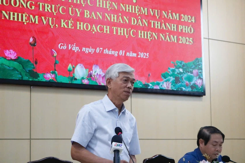 Phó Chủ tịch UBND TP.HCM Võ Văn Hoan phát biểu tại hội nghị. Ảnh: HỒNG THẮM thu gom rác (1).jpg
