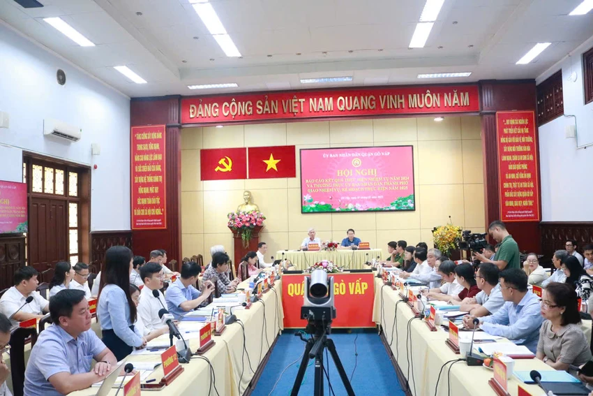 Toàn cảnh hội nghị ngày 7-1. Ảnh: HỒNG THẮM thu gom rác (2).jpg