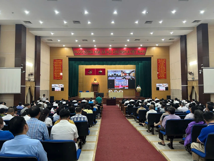 Quang cảnh buổi tiếp xúc sáng 21-4. Ảnh: HỒNG THẮM z6526536665012_e944b3e9738dfbcbbefc0cb0db2087de.jpg