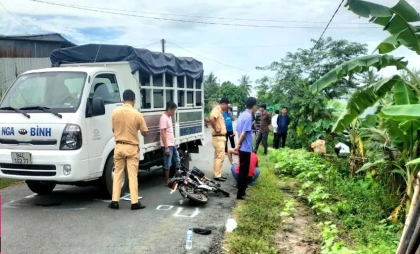 Hiện trường vụ tai nạn giao thông xảy ra lúc 11 giờ ngày 4-9-2024 tại Km08 Đường tỉnh 901 thuộc ấp Vĩnh Lợi, xã Vĩnh Xuân, huyện Trà Ôn. (Ảnh do gia đình bé Trân cung cấp) p6-anh1-bai-thay-anh-hien-truong-dd.jpg