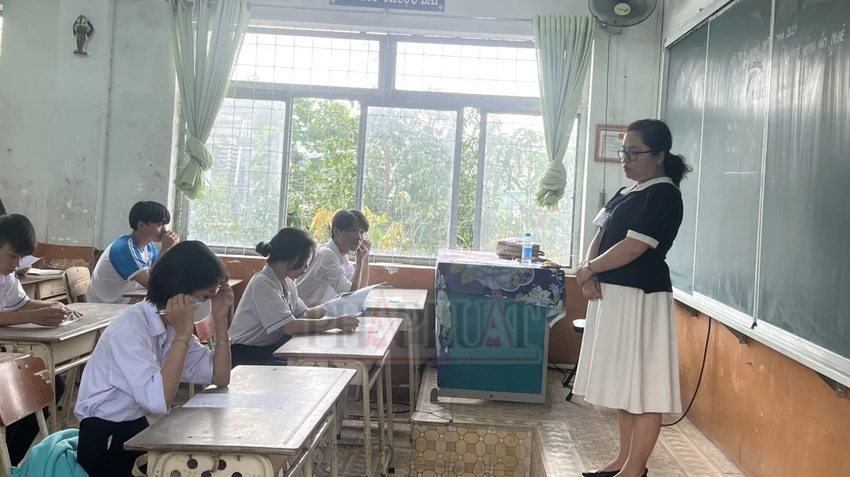 Nghiêm cấm cắt giảm nội dung trong chương trình giáo dục chính khóa để đưa vào giờ dạy thêm. Ảnh: LA dạy thêm
