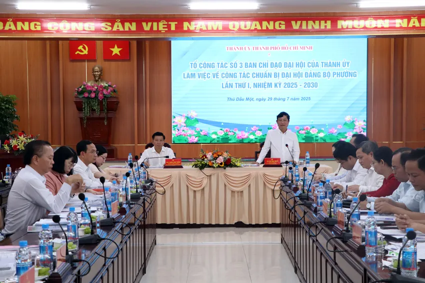 Tổ công tác số 3, Ban chỉ đạo đại hội của Thành ủy TP.HCM, làm việc với ba phường Thủ Dầu Một, Phú Lợi, Chánh Hiệp. Ảnh: LÊ ÁNH Võ Văn Minh (4).JPG