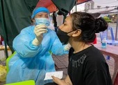 An Giang tạm dừng hoạt động các bến đò dọc, bến phà ngang sông ảnh 3 Test nhanh kháng nguyên cho các tiểu thương chợ Vĩnh Long