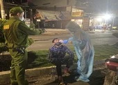 Tạm giữ hình sự 2 thanh niên trốn khai báo, dùng dao đe dọa CSGT ảnh 2 Thanh niên từ TP.HCM về An Giang không khai báo y tế, tông CSGT