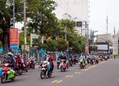 An Giang xác định dịch cấp độ 2, mở lại nhiều hoạt động ảnh 2 Chủ tịch tỉnh An Giang chỉ đạo tạo thuận lợi cho người dân đi lại
