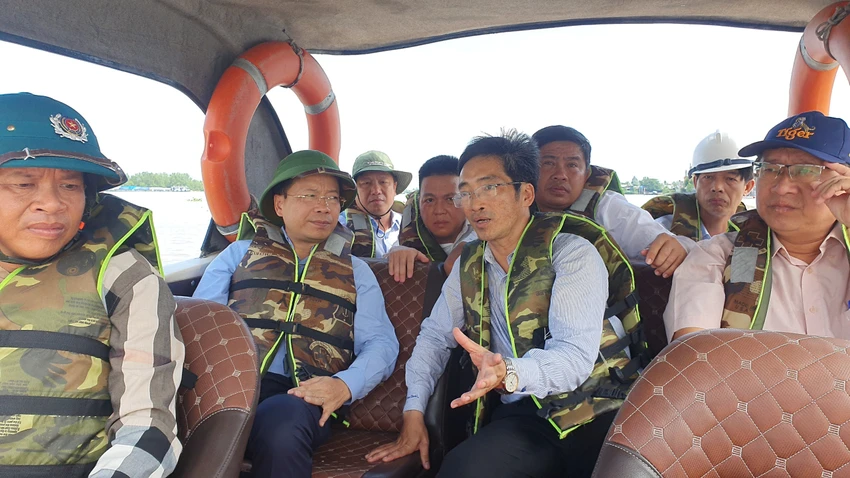 Thứ trưởng Bộ GTVT Nguyễn Duy Lâm khảo sát mỏ cát ở Vĩnh Long mo-cat-cao-toc.jpg