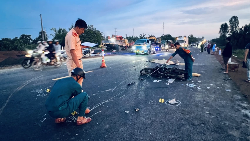 Hiện trường vụ tai nạn giao thông trên tuyến tránh TP Long Xuyên làm 1 người tử vong tuyen-tranh-tp-long-xuyen-tai-nan-1.jpg