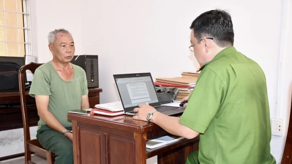 Bị can Mai Thế Dũng giả danh công an để lừa chạy việc. Ảnh: CACC Giả danh công an