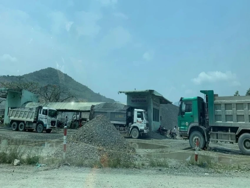 Một khu mỏ đá của Công ty TNHH Liên doanh Antraco tại huyện Tri Tôn, tỉnh An Giang. Ảnh: HD cấp phép khai thác đá an giang