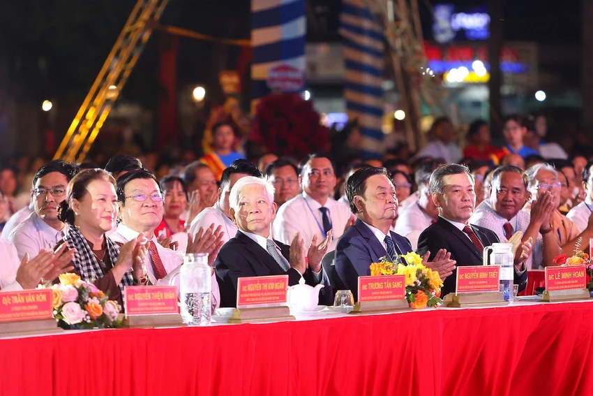 Các đại biểu tham gia buổi lễ nông thôn mới trà vinh