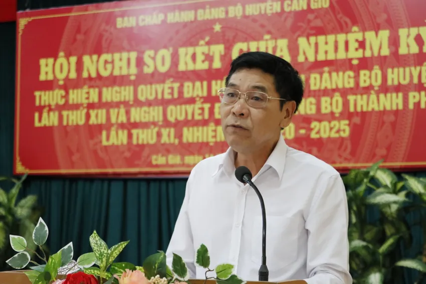 Bí thư Huyện ủy Cần Giờ Lê Minh Dũng được bầu làm Chủ tịch Hội Nông dân TP.HCM. Trong ảnh: Ông Lê Minh Dũng lúc còn làm Bí thư Huyện ủy Cần Giờ. Ảnh: HÀ THƯ Bí thư huyện Cần Giờ làm Chủ tịch Hội Nông dân TP.HCM