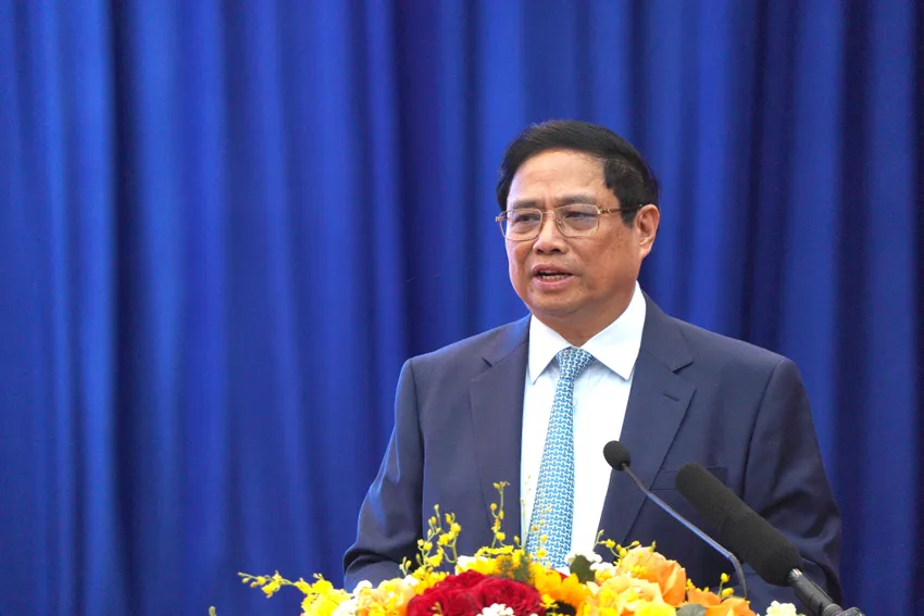 Thủ tướng Chính phủ Phạm Minh Chính chỉ đạo nhiều dự án trọng điểm của vùng Đông Nam Bộ. Ảnh: VÕ TÙNG Thủ tướng: Bộ ngành phải chủ động suy nghĩ đột phá, không để địa phương xin xỏ-thu-tuong