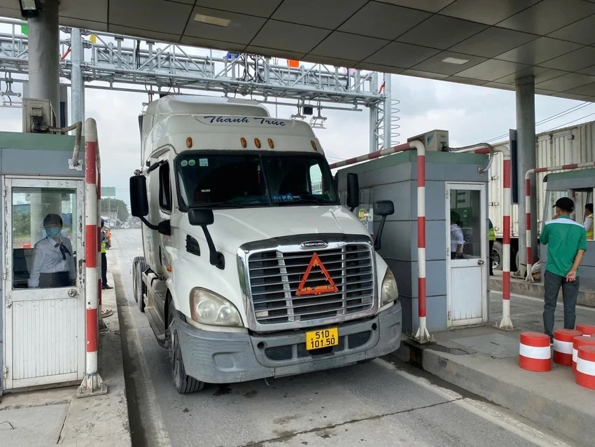 Ngày đầu thu phí tại Trạm BOT Phú Hữu, TP Thủ Đức. Ảnh: NHƯ NGỌC bot-phu-huu-1.jpg