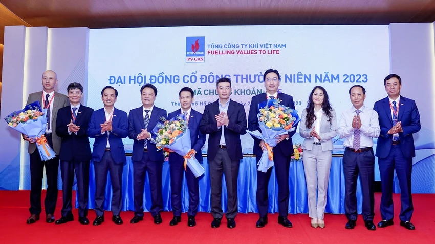 Chúc mừng các lãnh đạo mới tại Đại hội đồng cổ đông thường niên PVGAS1.jpg