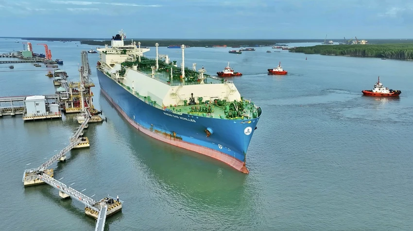 Phát triển hệ thống kho cảng PVGAS13.jpg