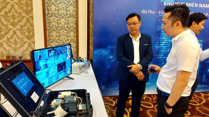 Nhiều ứng dụng CNTT được triển khai hiệu quả trong cải cách hành chính, kinh tế số... Ảnh: KN Vung-dong-luc-cong-nghiep-CNTT