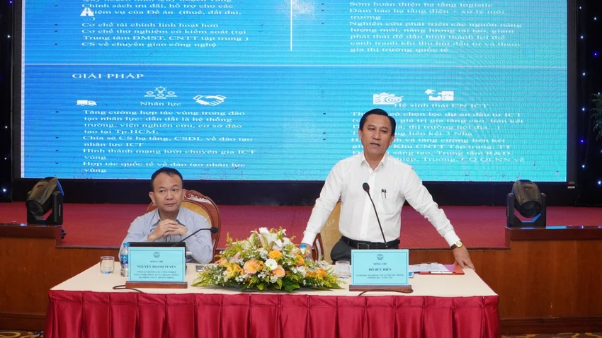 Ông Đỗ Hữu Hiền, Giám đốc Sở TT&TT Bà Rịa- Vũng Tàu, phát biểu tại hội nghị. Ảnh: KN Bà Rịa- Vũng Tàu, Bình Dương và Đồng Nai sẽ là vùng động lực công nghiệp CNTT của Vùng Đông Nam Bộ