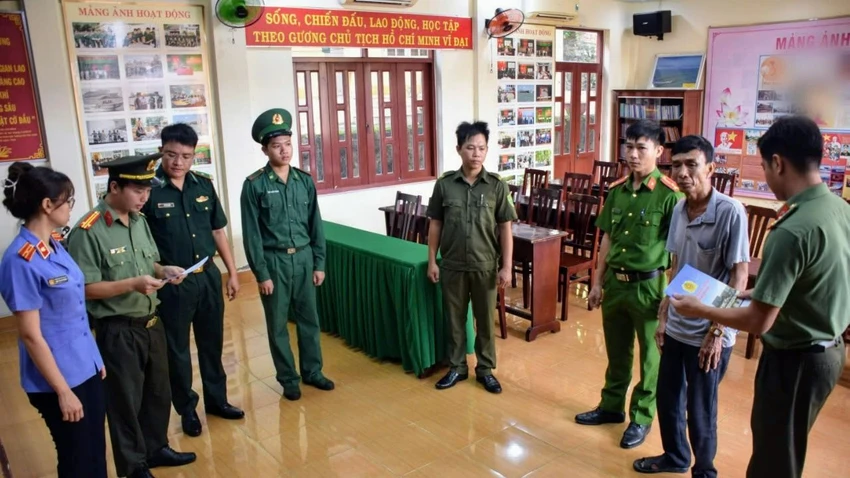 Cơ quan ANĐT khởi tố, bắt tạm giam chủ tàu cá tổ chức cho người khác xuất cảnh trái phép. Ảnh: LT to-chuc-cho-nguoi-khac-xuat-canh-trai-phep-h2.jpg