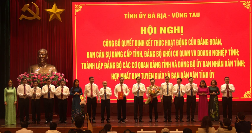 Đảng ủy UBND tỉnh Bà Rịa - Vũng Tàu ra mắt tại hội nghị. Ảnh: TK Ba-Ria-Vung-Tau-h3.jpg