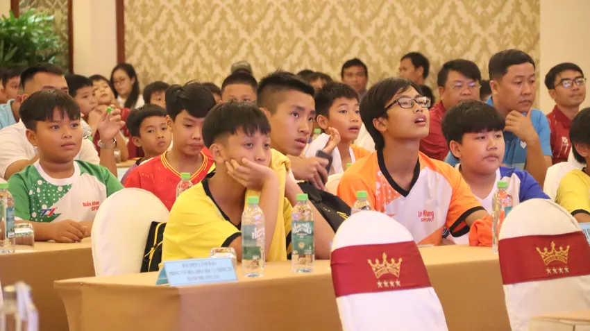 Các cầu thủ nhí tham gia Giải bóng đá thiếu niên nhi đồng - Cúp Truyền hình BRT lần thứ 6, năm 2025. Ảnh: TK Cup-Truyen-hinh-BRT.JPG